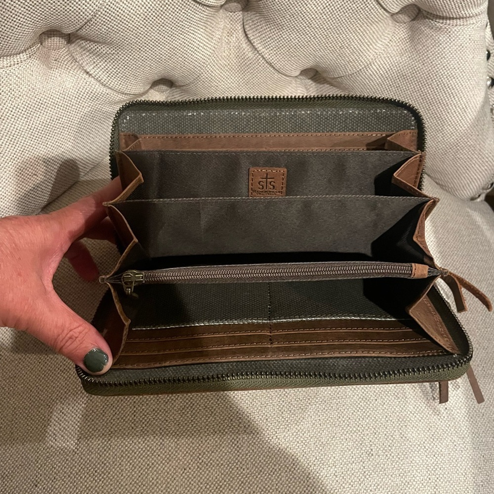 STS Ranch Wear Zip Around Clutch Wristlet Wallet. Cross posted. - Picture 3 of 11